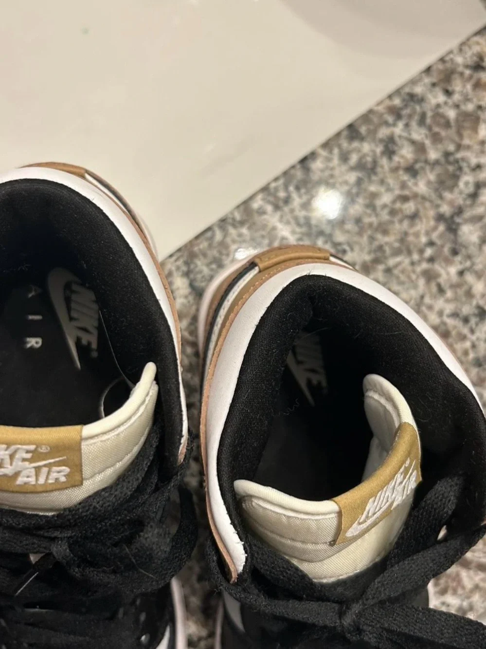 Jordan 1 Mid - Black White Tan